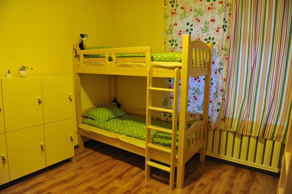 Dalian Buzz Light Year Youth Hostel Room photo