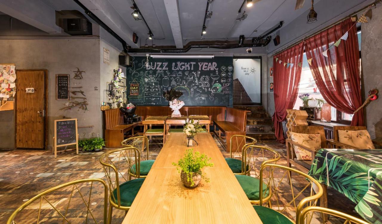 Dalian Buzz Light Year Youth Hostel Exterior photo